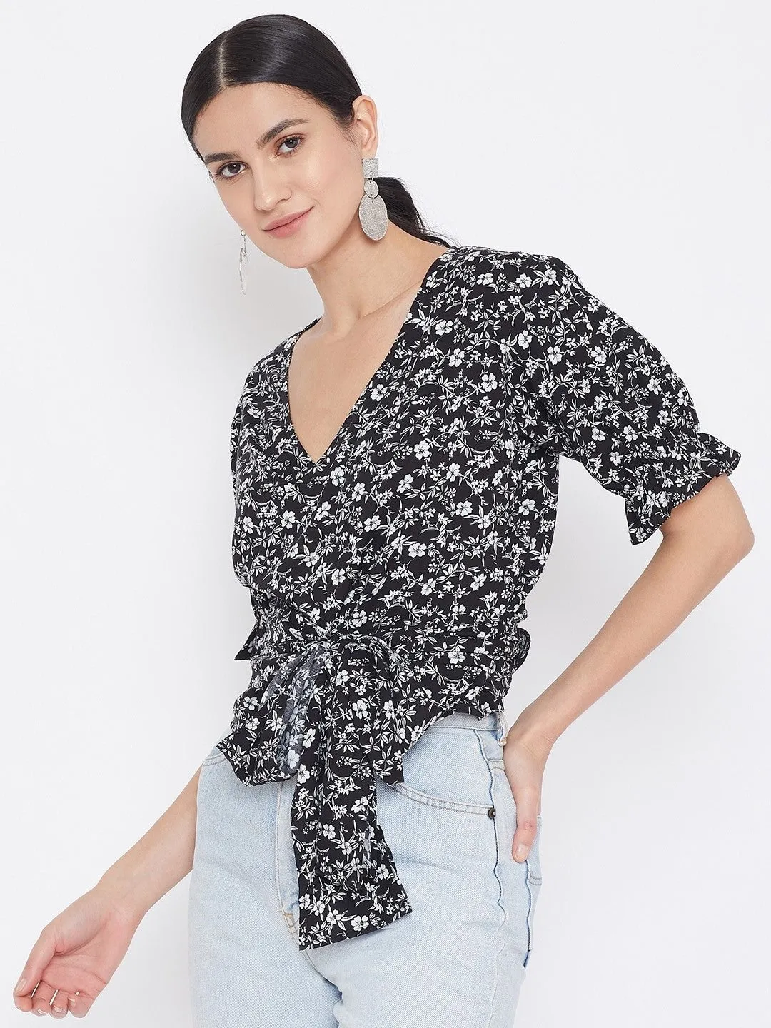 Berrylush Women Black & White Floral Printed Tie Knot Top