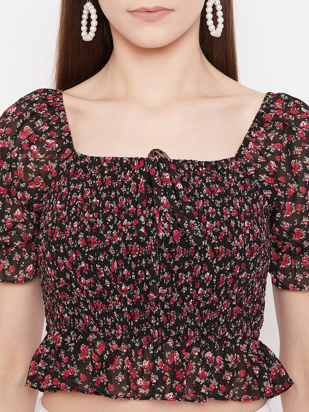 Berrylush Women Black Floral Print Smocked Crop Top