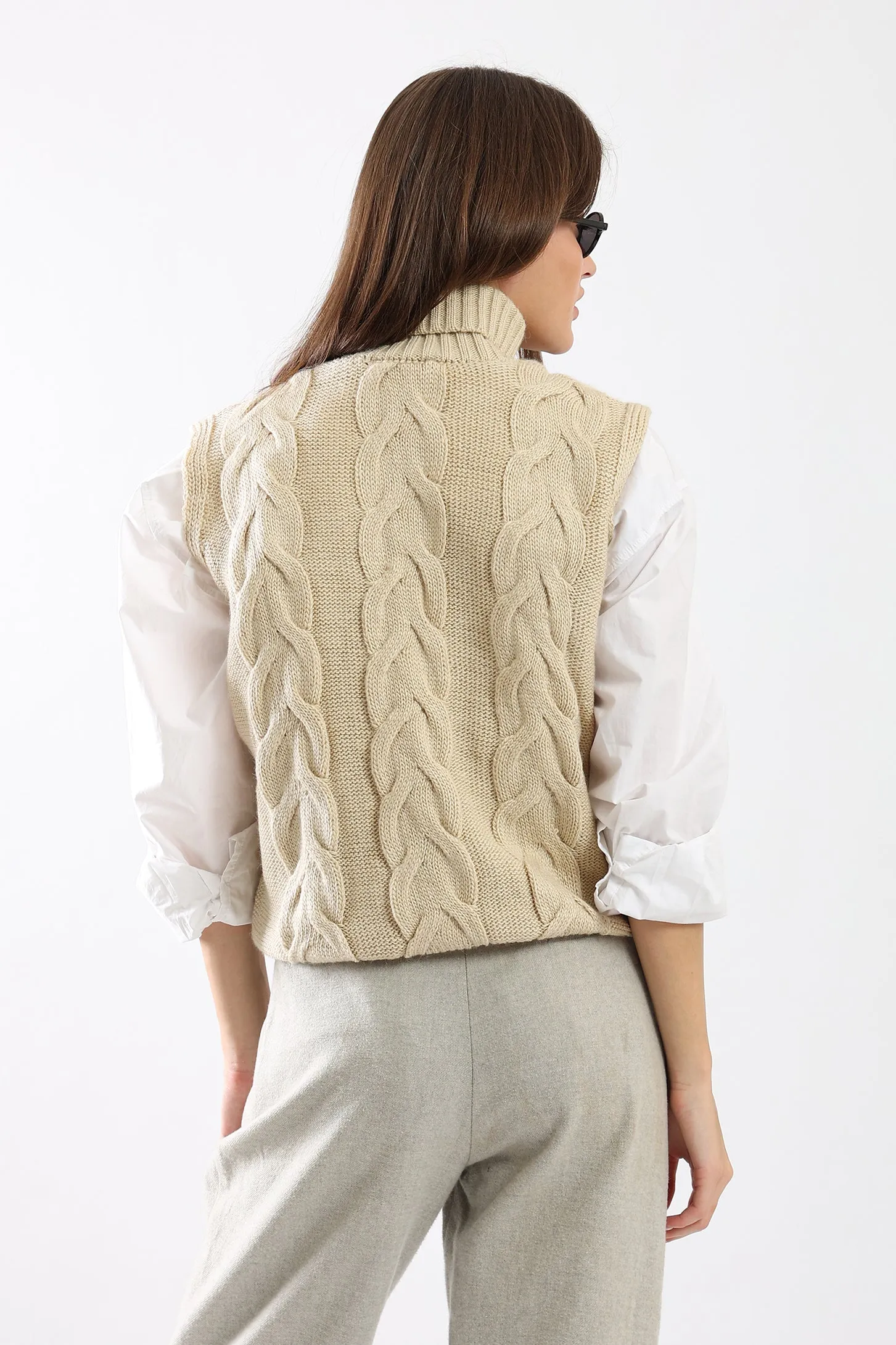 CABLE KNIT VEST - BEIGE