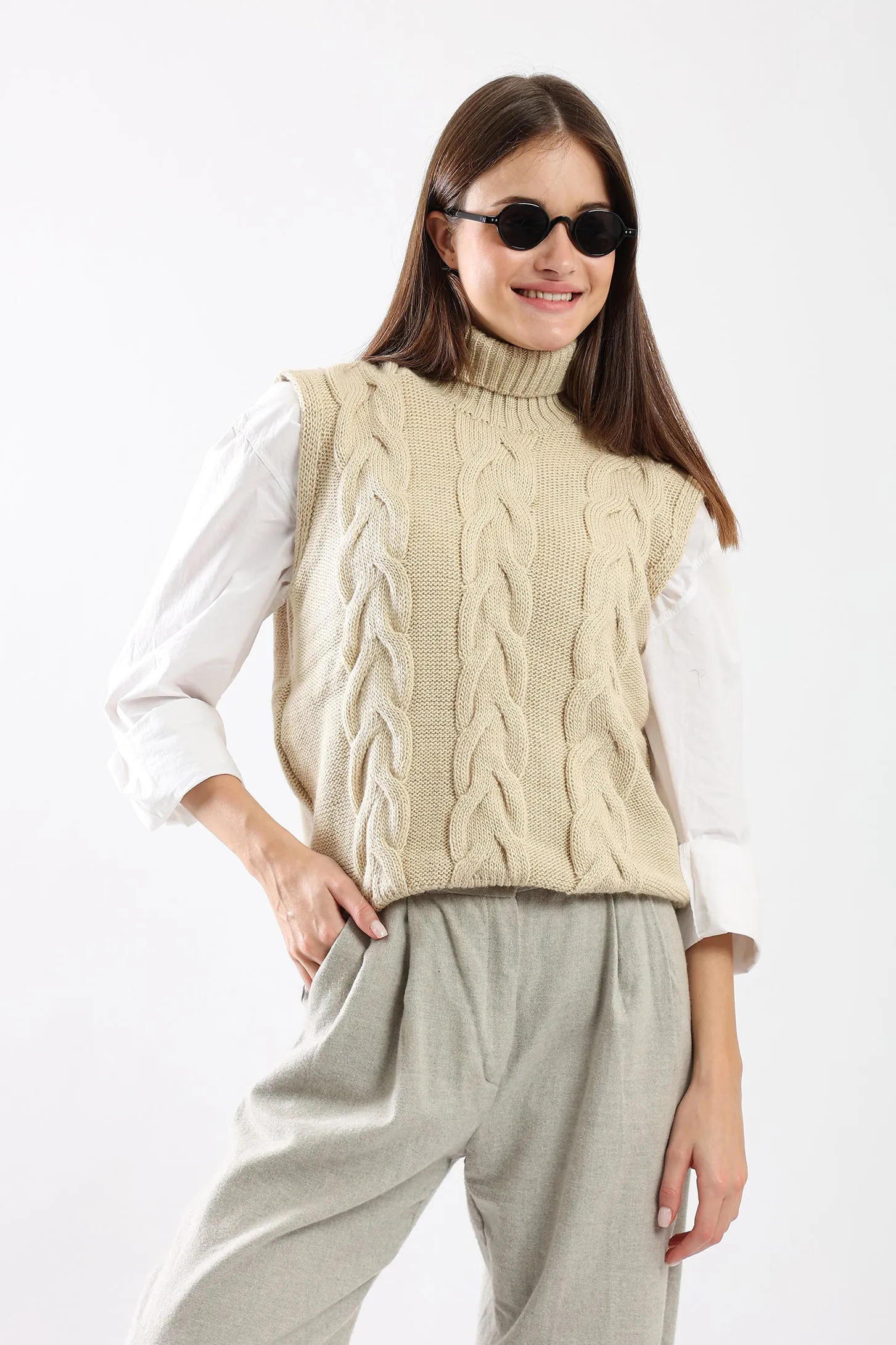 CABLE KNIT VEST - BEIGE