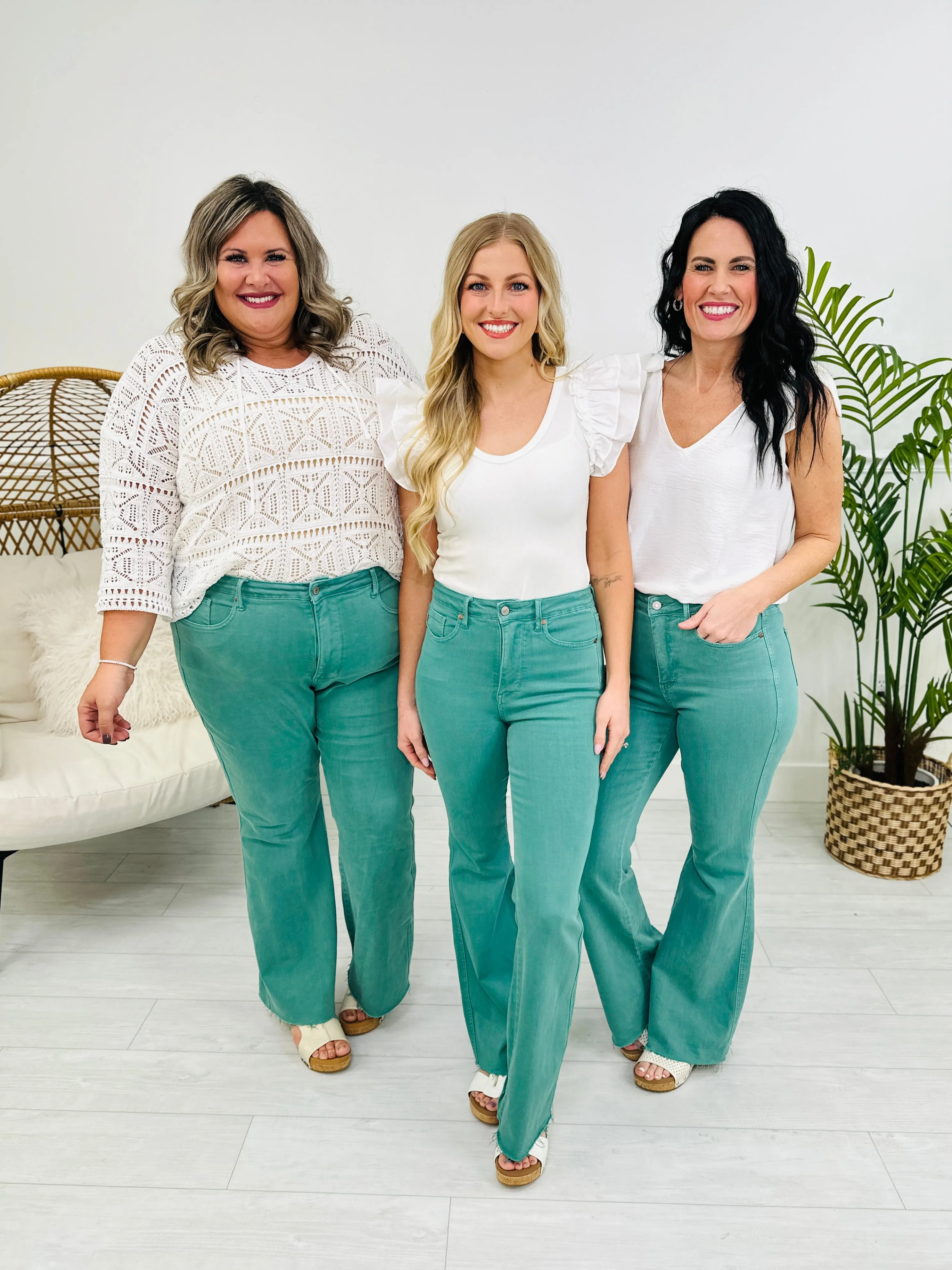 Judy Blue Totally Topaz Tummy Control Flare Jeans in Reg/Curvy